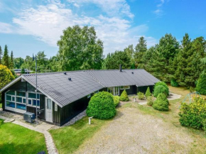 Holiday Home Joakim - 350m from the sea by Interhome, Bogø By